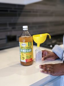 apple cider vinegar for non-toxic braid care routine